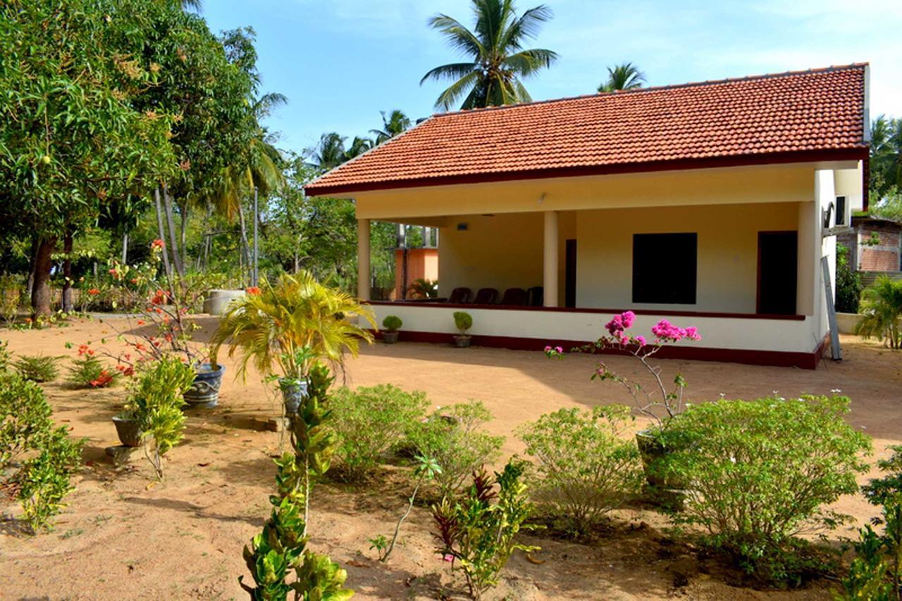 Yaswi Guest House Passikudah Exterior photo