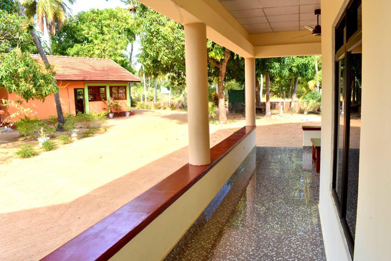 Yaswi Guest House Passikudah Exterior photo