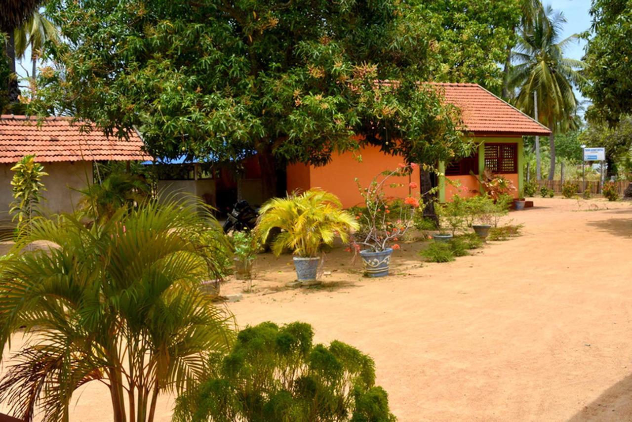 Yaswi Guest House Passikudah Exterior photo