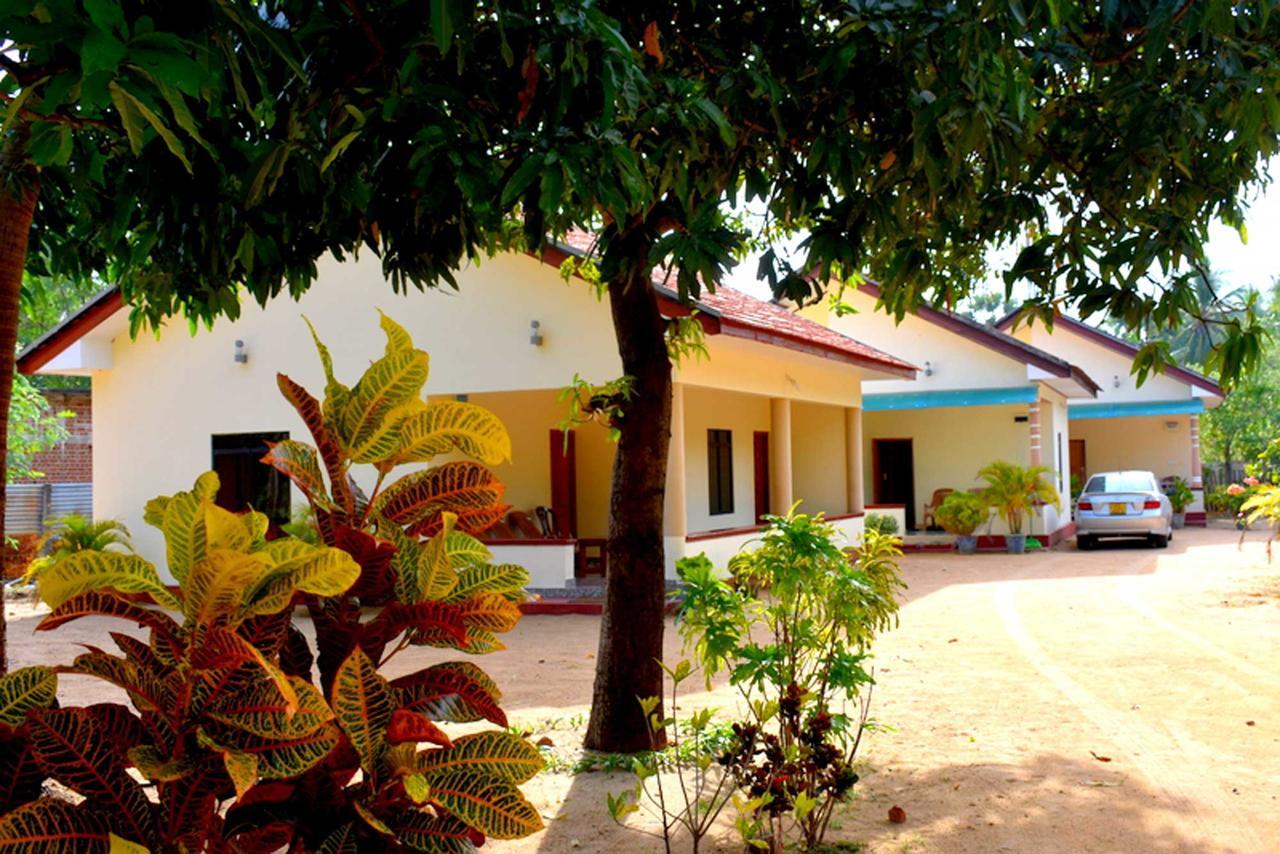 Yaswi Guest House Passikudah Exterior photo