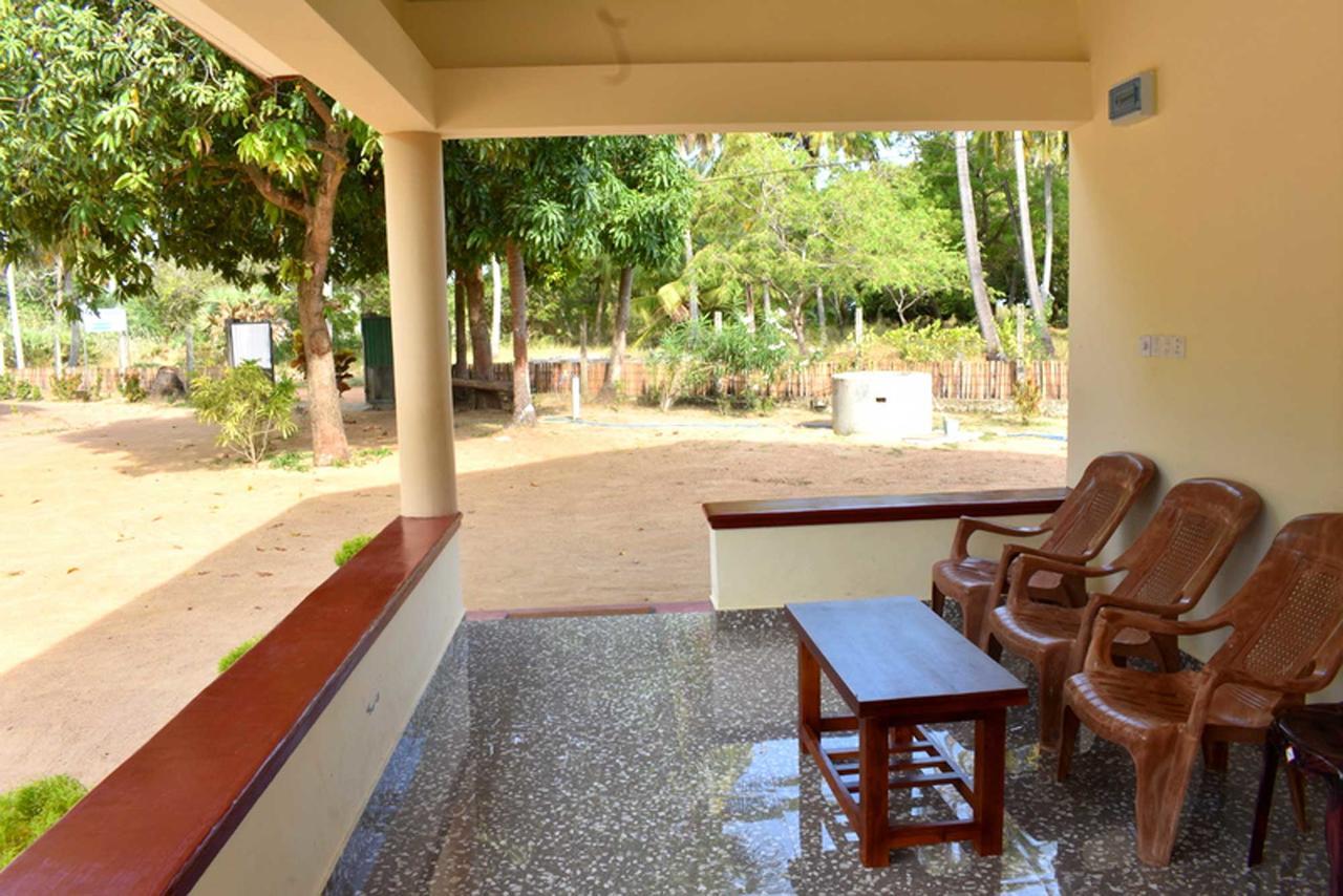 Yaswi Guest House Passikudah Exterior photo