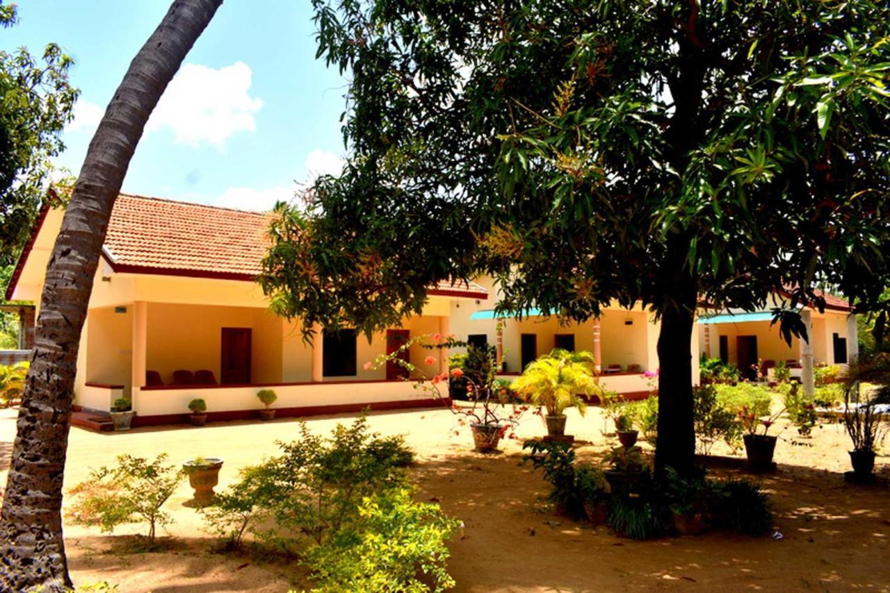 Yaswi Guest House Passikudah Exterior photo